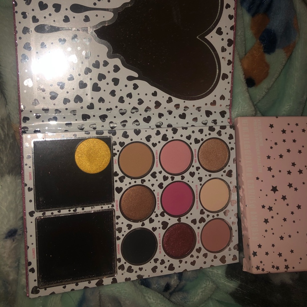 💕HOST PICK🤍 kylie birthday palette + extra shade - Picture 8 of 8